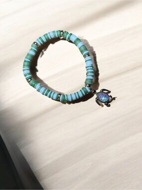 Green Beaded Stretch Bracelet with Turtle Charm